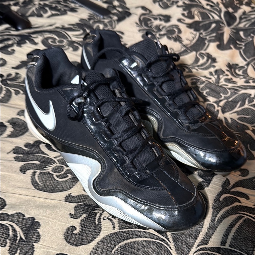 Nike Men's Black and Silver Baseball Cleats